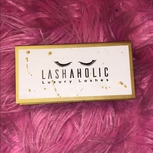 LASHAHOLIC Lashes